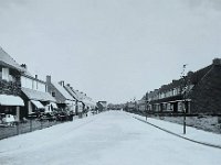 De Bruins Slotstraat in 1950 .met aan het eind van de straat de J.G van Blomstraat