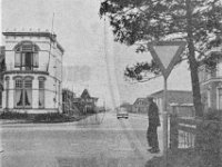 Een krantenfoto van toen de Lange West net ter plaatse was doorgetrokken tot de Stationsweg.