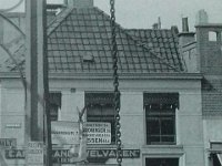Café LANDS WELVAREN hoek Noorderbuurt Noordkade 1930. Het pand werd later afgebroken doordat de Hoofdbrug naar rechts werd verplaatst.