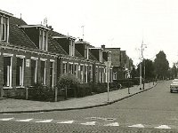 Oudeweg foto eind jaren 60 woningen links in 1974 afgebroken