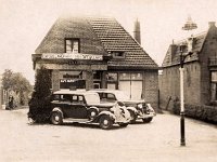 1930 café en taxi bedrijf Tramzicht. Later zat hier meubelzaak v.d. Laan.