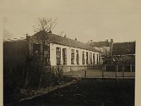 De in 1903 geopende Johannes Calvijnstraat aan de Schoolstraat