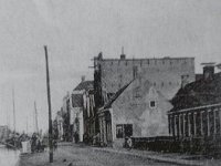 1914. Het hoge gebouw rechts is een deel van de zuivelfabriek Lijempf.