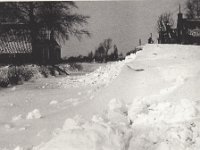 De Noorderdwarsvaart onbegaanbaar door metershoge sneeuw 1963