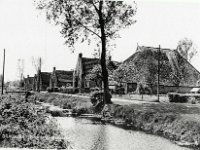 De rond 1960 afgebroken boerderij van Tjeerd (Koekoek) en Anne Arendz aan de Noorderdwarsvaa