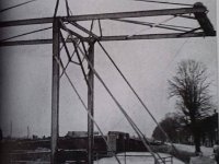 Ureterpvallaat de oude klapbrug op de voorgrond de nieuwe brug op de achtergrond 1939.