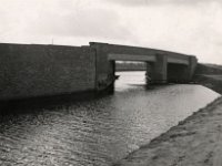 de betonnen brug richting Oosterwolde